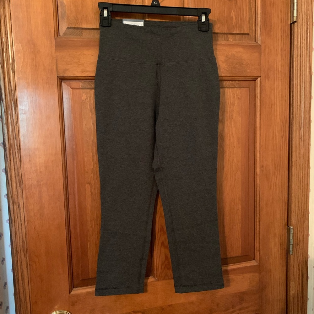 Tek Gear Gray High Rise Capris Size Small